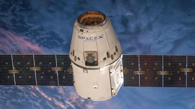 FCC批准SpaceX在美及全球提供宽带卫星效劳